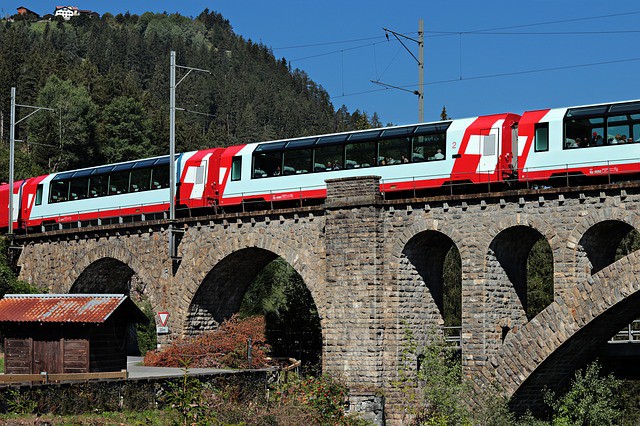 Švýcarsko - BERNINA EXPRESS A SVATÝ MOŘIC - autobus, polopenze - červen, září 2023 - FM slevy